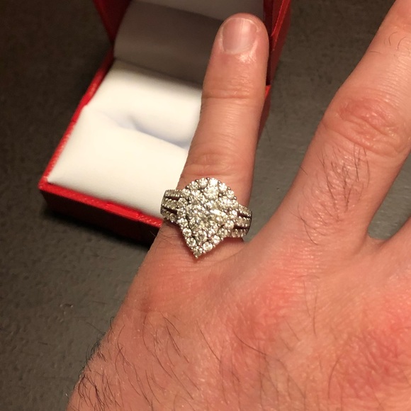 2 carat 14k White Gold Engagement Ring - Picture 4 of 8